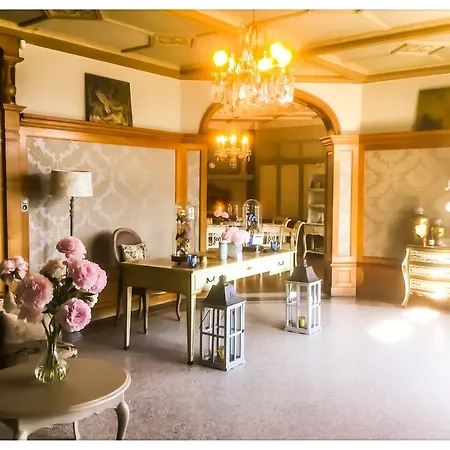 Le Manoir Ivoire Bed & Breakfast 4*