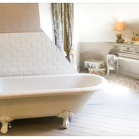 Le Manoir Ivoire Bed & Breakfast