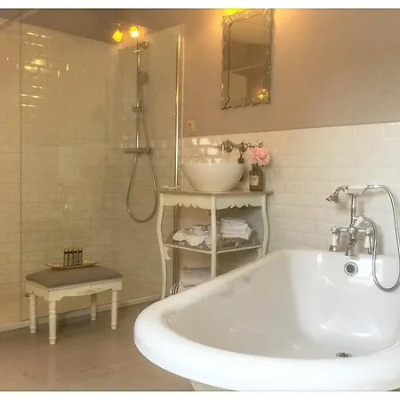 Bed & Breakfast Le Manoir Ivoire 4*